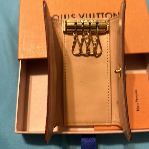 Louis Vuitton Murakami keychain - Picture 10 of 16